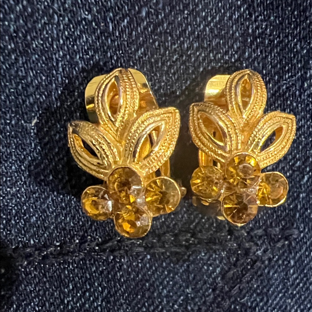 Elegant Gold Tone with amber color rhinestones Clip-On Earrings not signed